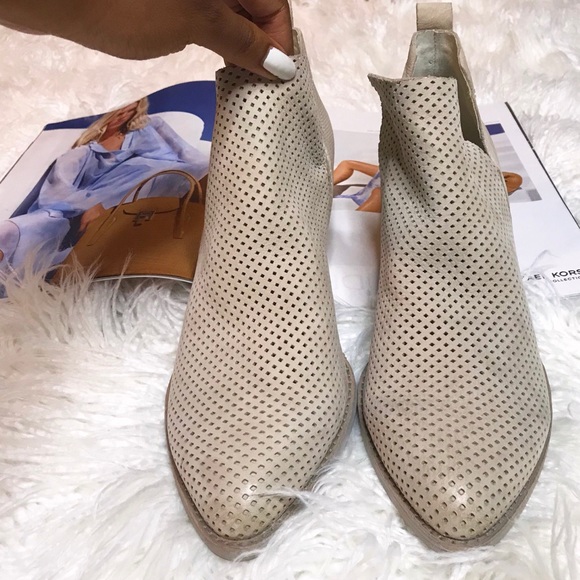 🦋 Dolce Vita Ankle Booties 🦋 - Picture 2 of 4